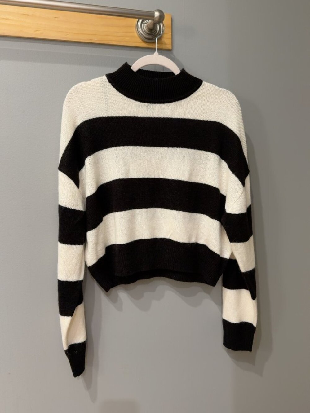 H&M Divided Black Cream Striped Mock Neck Cropped Sweater, M